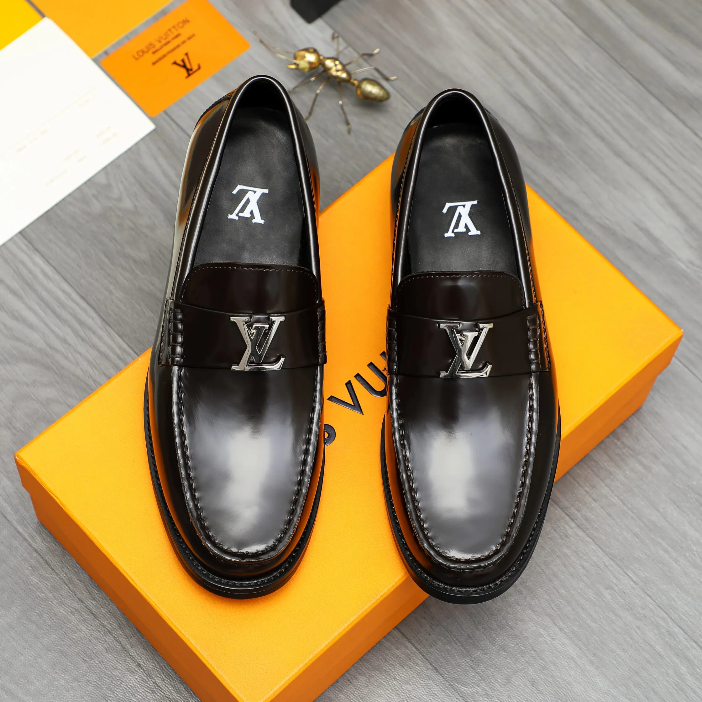 Men's shoes 💰442 Product trademark: LV "Louis Vuitton" business slip-on leather shoes Regular size: 38-46 (45.46 custom-made, non-returnable) Product materials: Selected pearlescent cowhide upper, cowhide lining, original rubber outsole